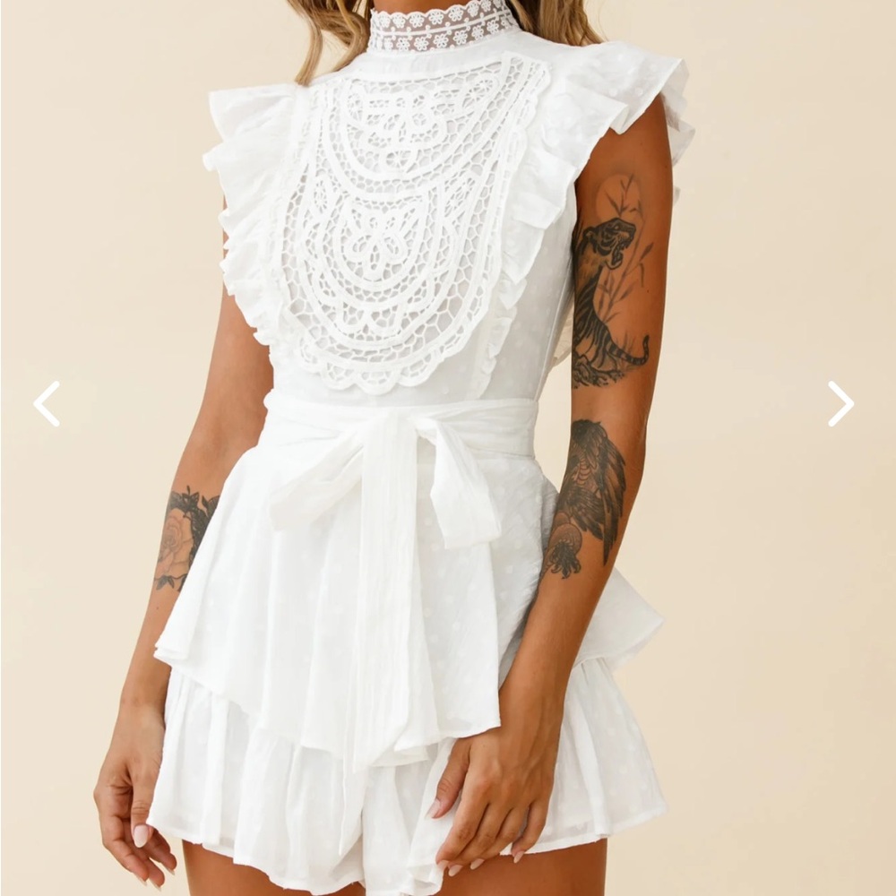 NELLIE LACE BUST HIGH NECK ROMPER WHITE BOUTIQUE Selfie Leslie NWT  M